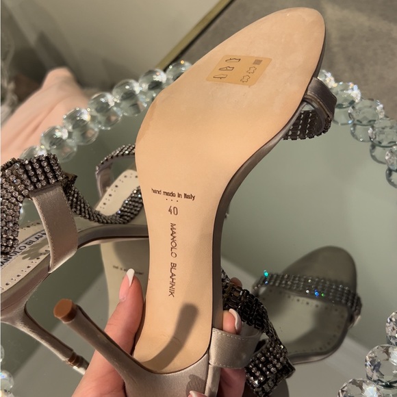 Manolo Blahnik heels! BRAND NEW, NEVER WORN - Picture 3 of 3